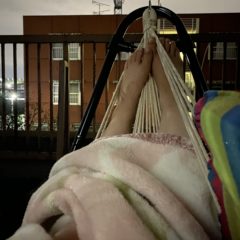 1人ベランダでハンモック生活